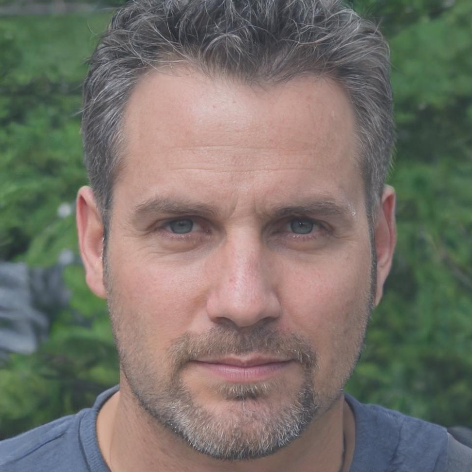 Олег Лавренчук — ведущий преподаватель курса UI/UX дизайна